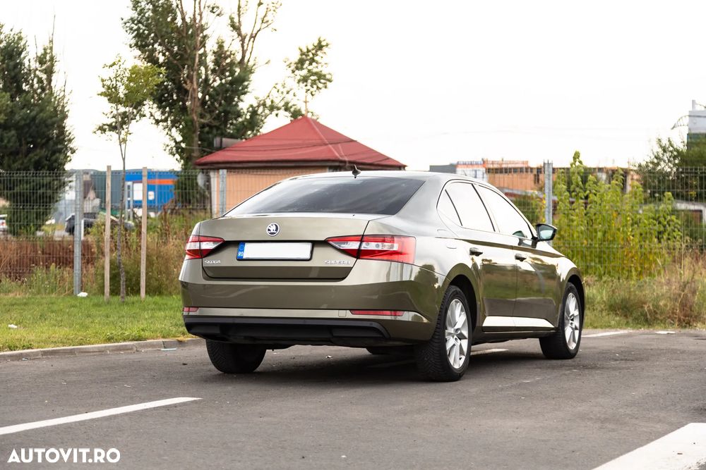 Skoda Superb 2.0 TDI DSG Ambition - 7
