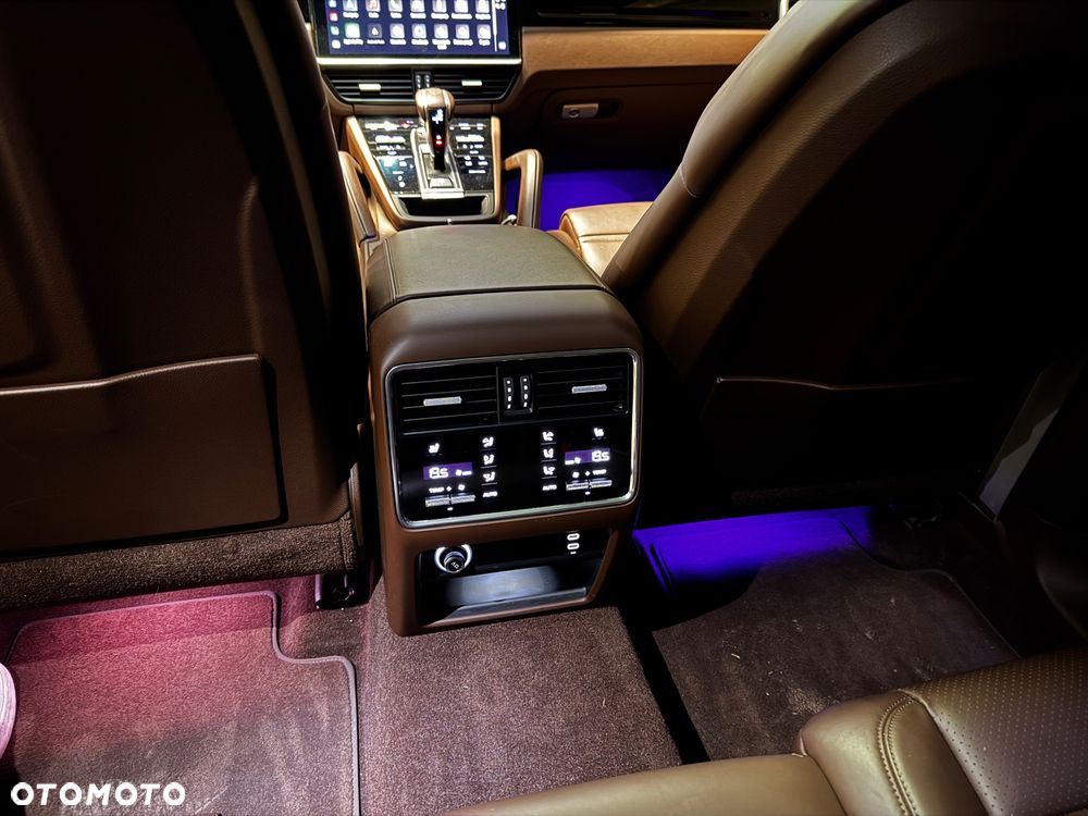 Porsche Cayenne Platinum Edition - 10