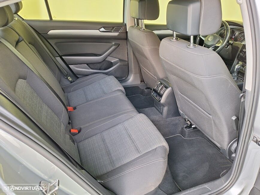 VW Passat 1.6 TDI Confortline DSG - 11