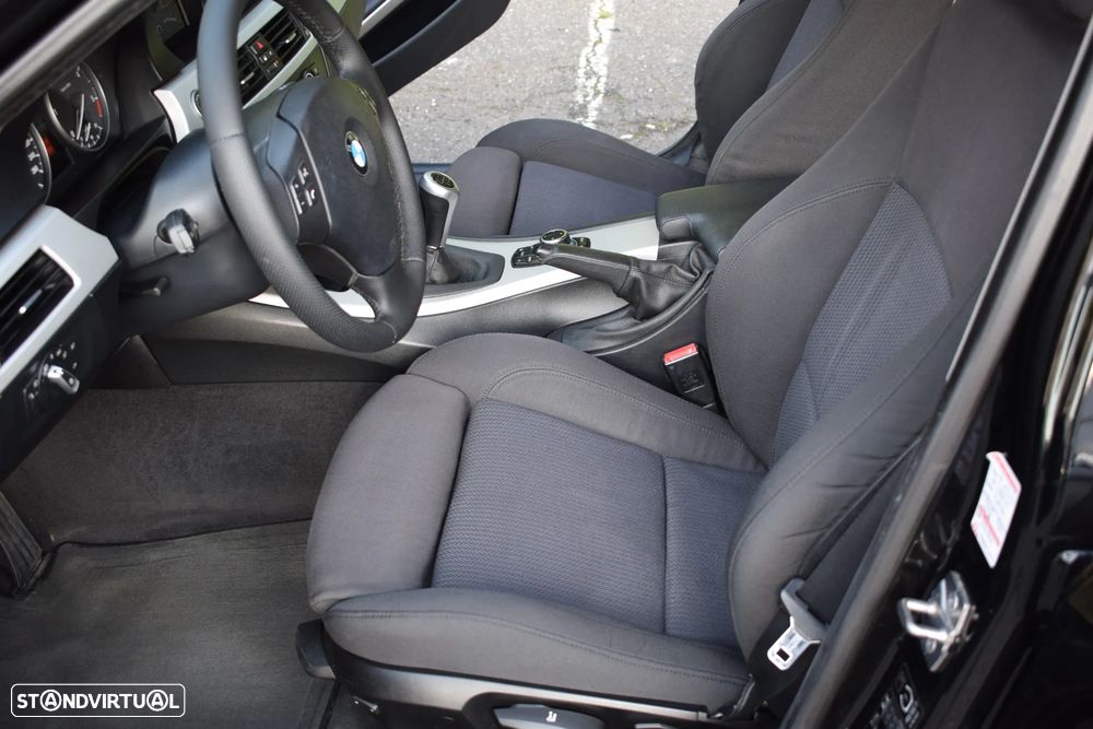 BMW 318 d Navigation Sport - 18