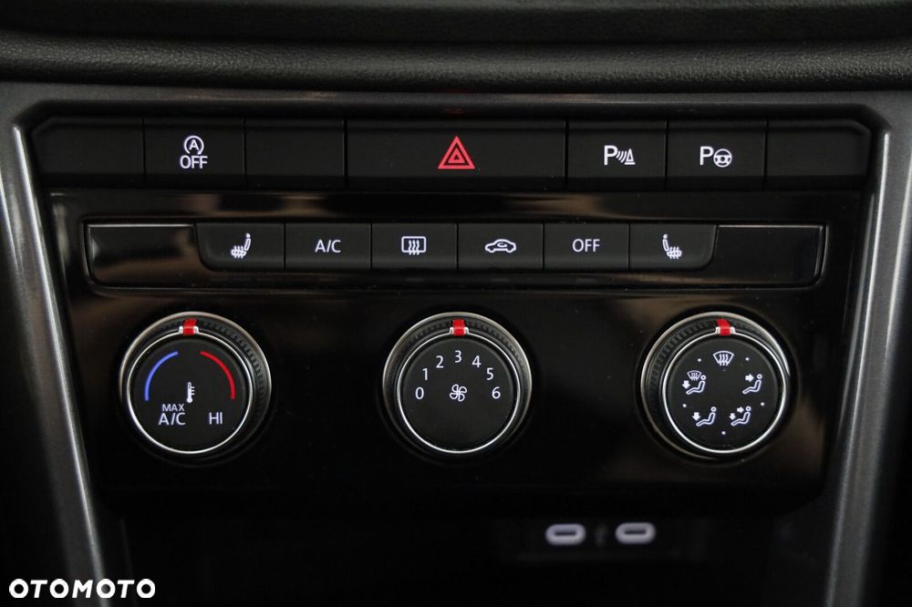 Volkswagen T-Roc - 21