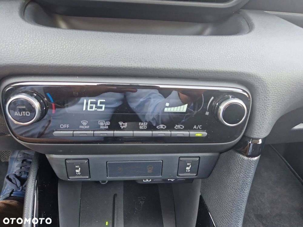 Toyota Yaris Hybrid 1.5 Style - 19