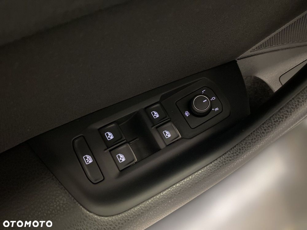 Volkswagen Passat - 30