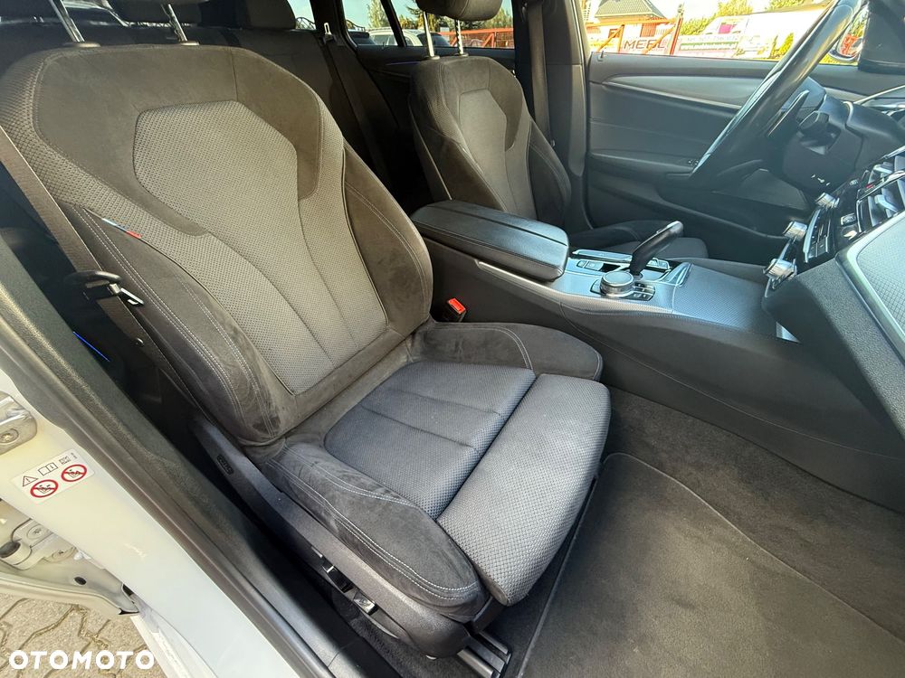 BMW Seria 5 520d xDrive Touring M Sport Edition - 14