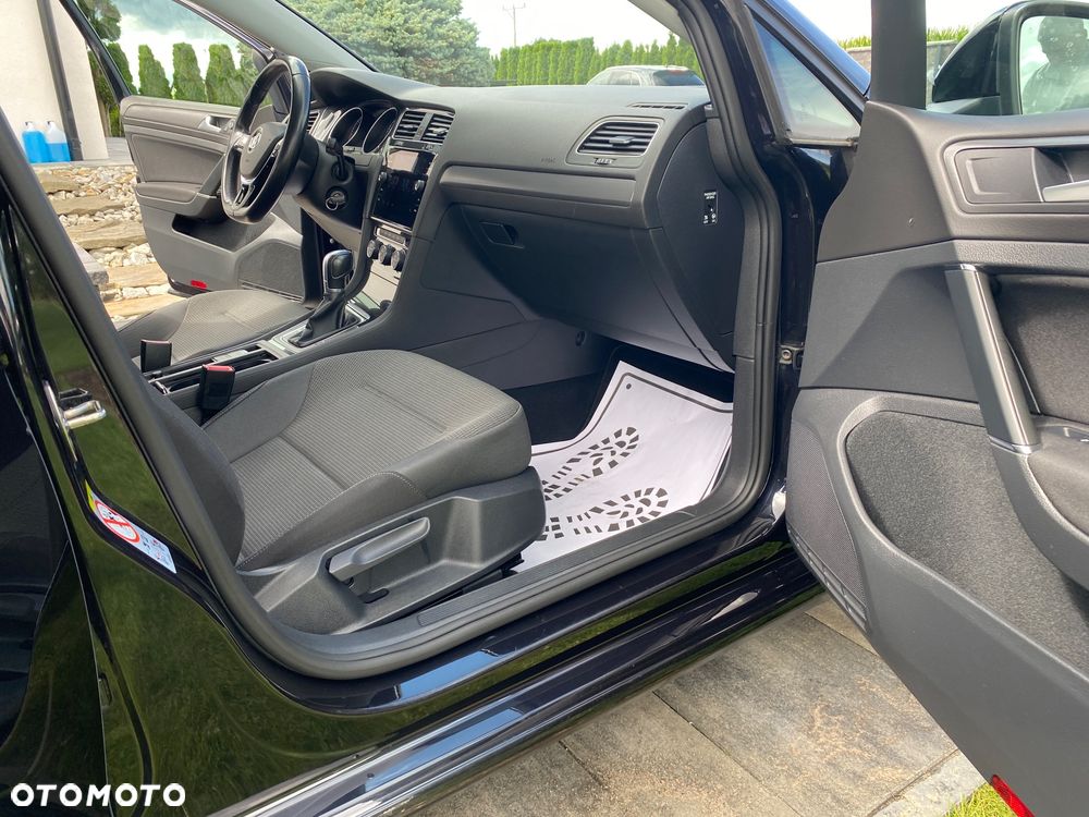 Volkswagen Golf - 23