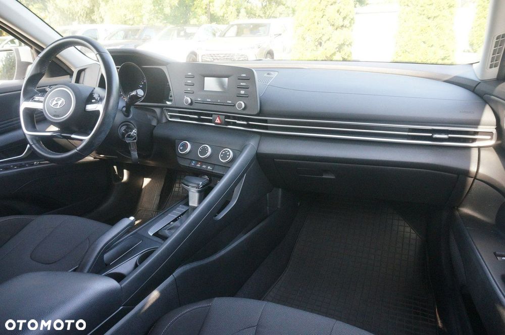 Hyundai Elantra 1.6 Modern CVT - 17