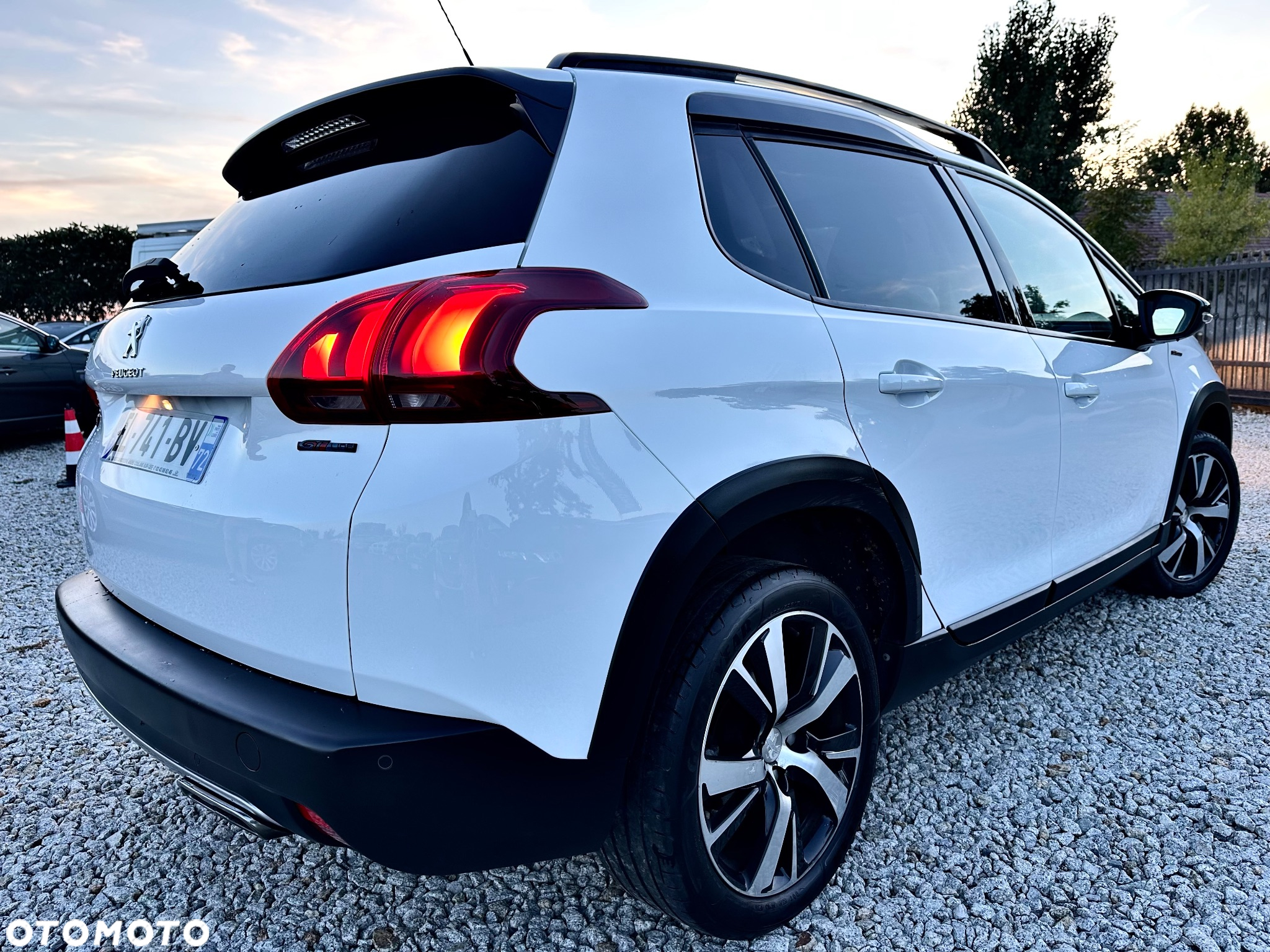 Peugeot 2008 PureTech 110 Stop&Start GT-Line Edition - 4