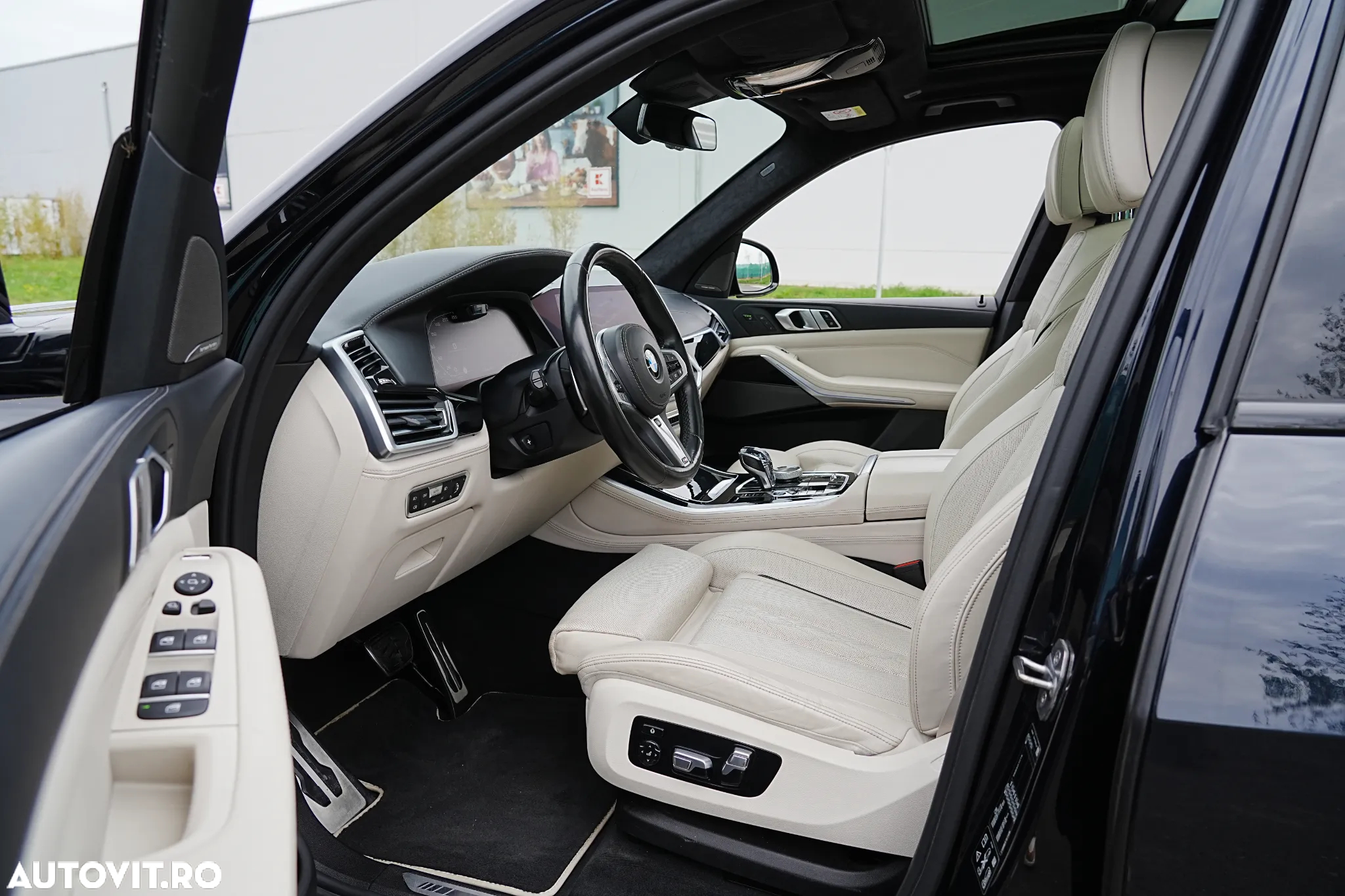 BMW X5 M M50i - 12
