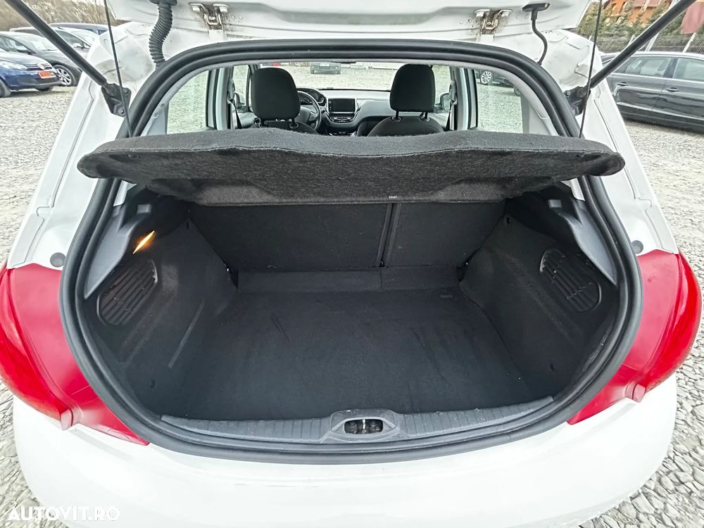 Peugeot 208 95 VTI Allure - 9