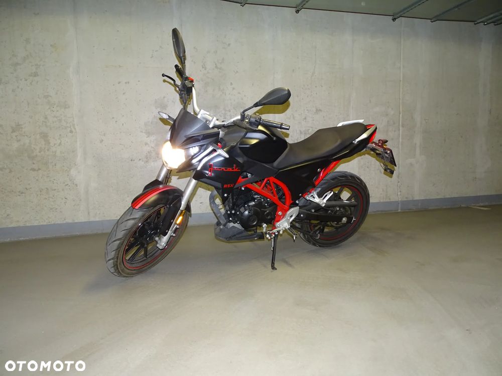 Junak Inny - 2