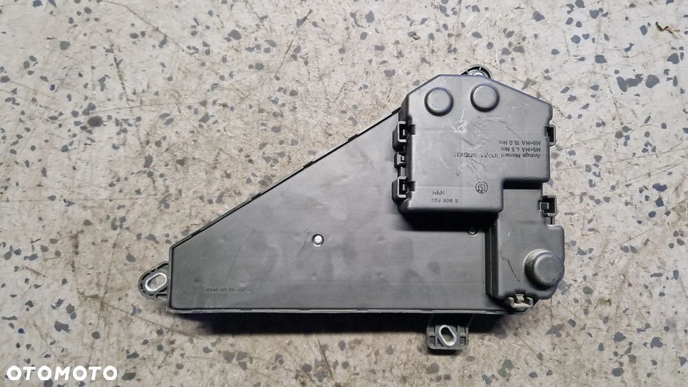 BMW E60 E61 SKRZYNKA BEZPIECZNIKÓW 6906588 - 2