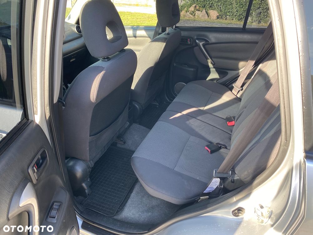 Toyota RAV4 2.0 D-4D 4x4 - 5