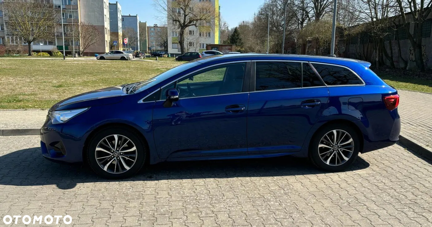 Toyota Avensis 1.6 D-4D Premium - 3