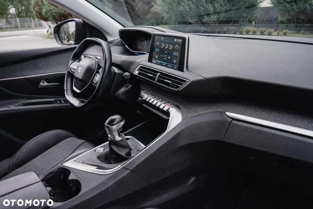 Peugeot 3008 PureTech 130 Stop & Start GPF Allure - 22