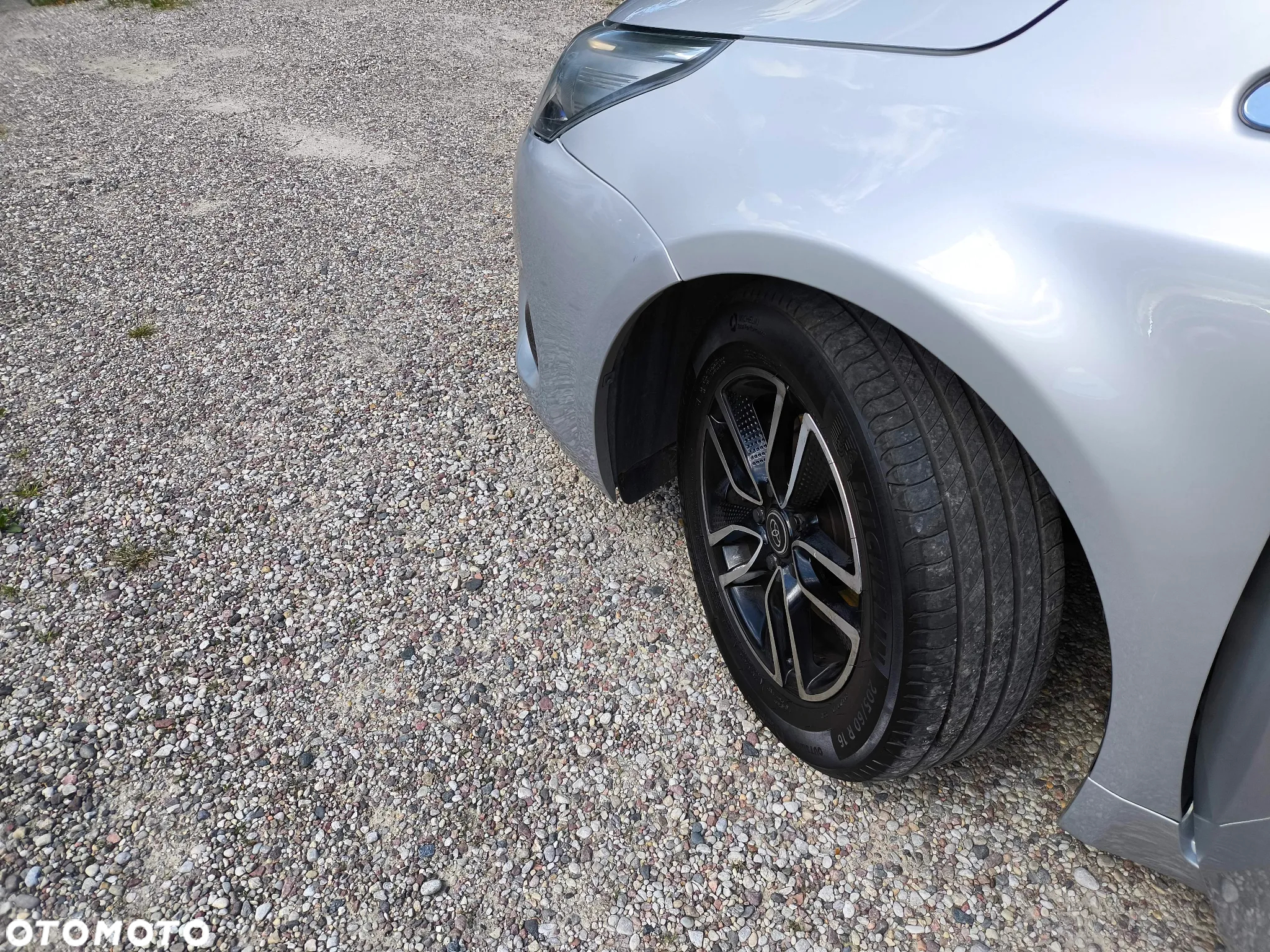 Toyota Avensis 1.8 Active - 11