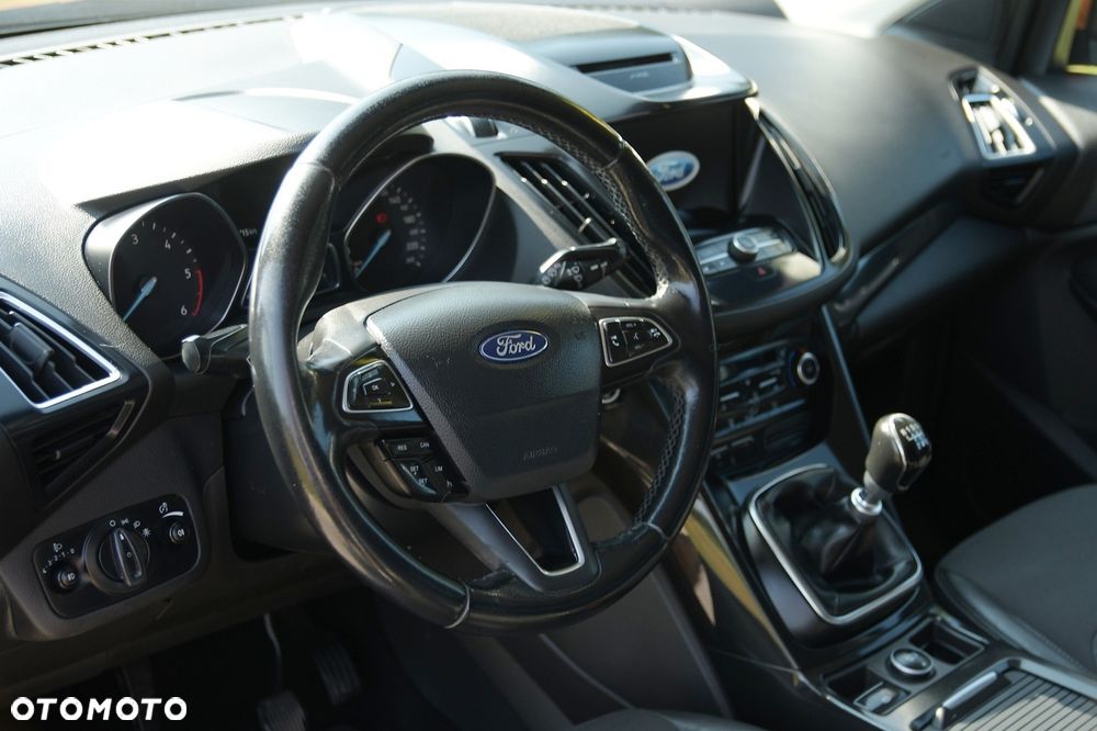 Ford Kuga 2.0 TDCi 2x4 Titanium - 24