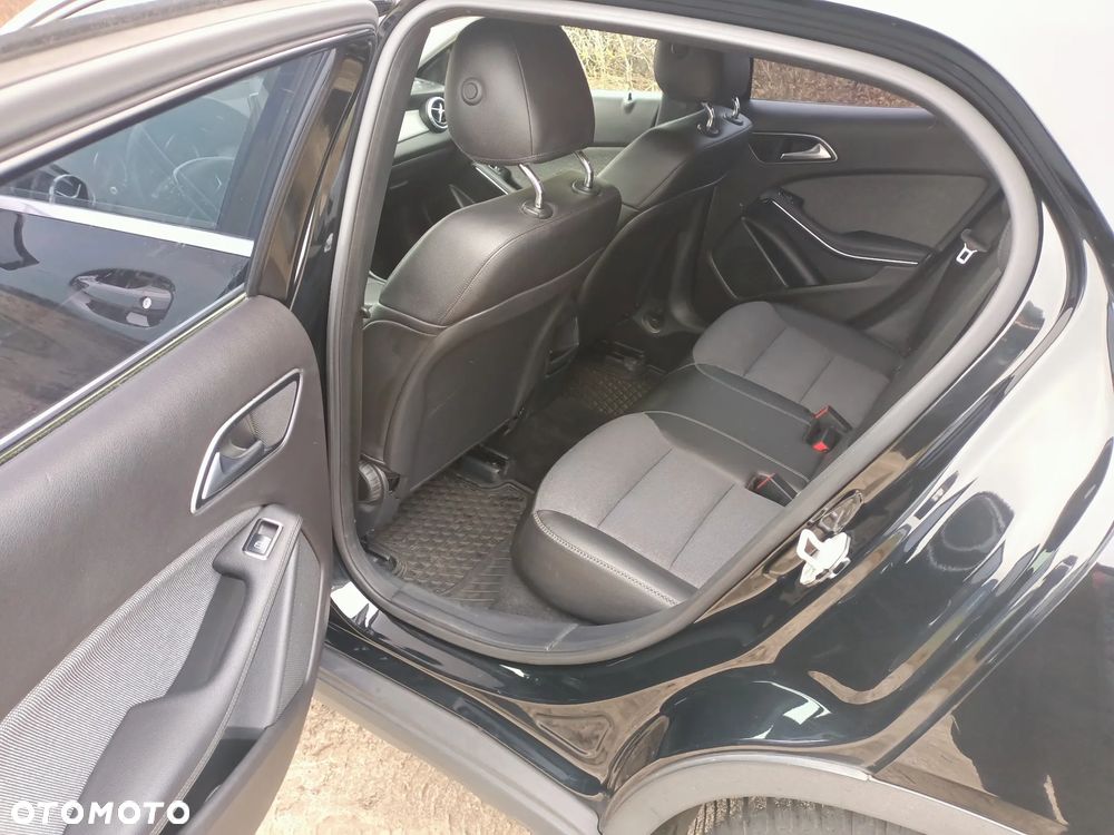 Mercedes-Benz GLA 180 (CDI) d 7G-DCT Urban - 18