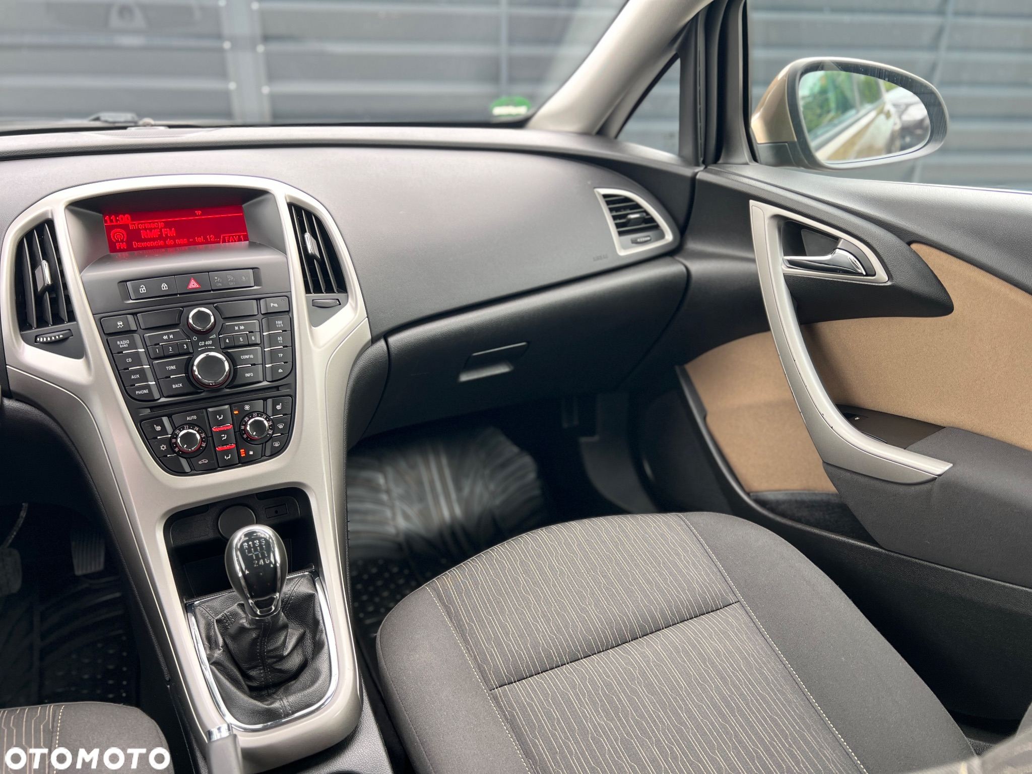 Opel Astra IV 1.4 T Essentia - 13
