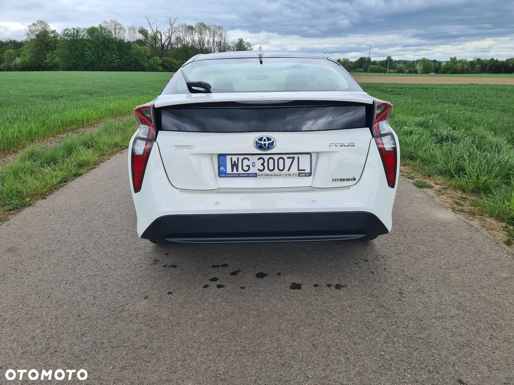 Toyota Prius Hybrid Executive - 8