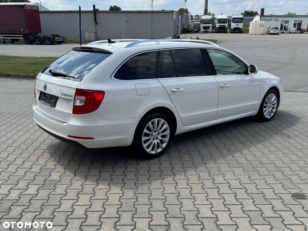 Skoda Superb 2.0 TDI Elegance DSG - 8