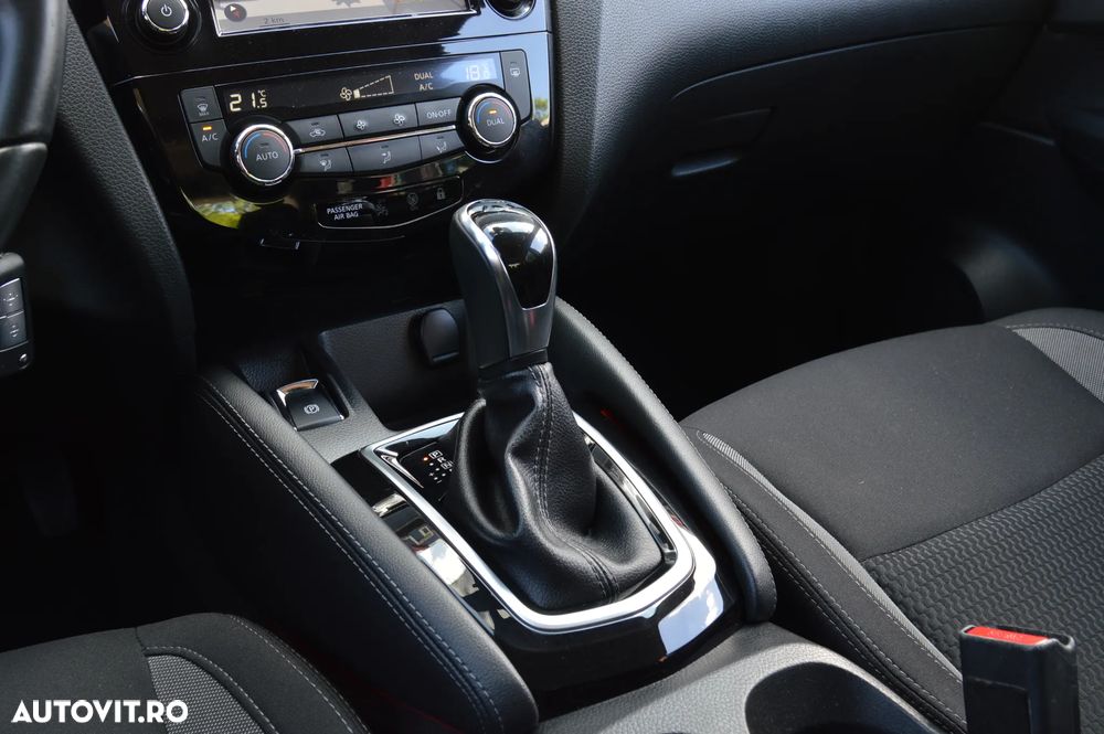 Nissan Qashqai 1.6 DCI Xtronic ACENTA - 23