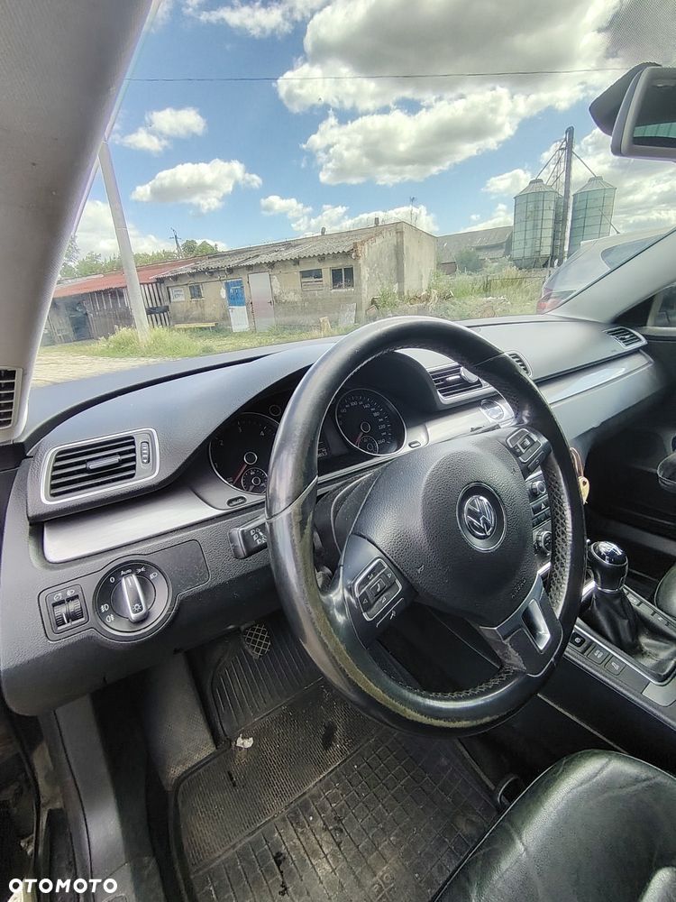 Volkswagen Passat - 5