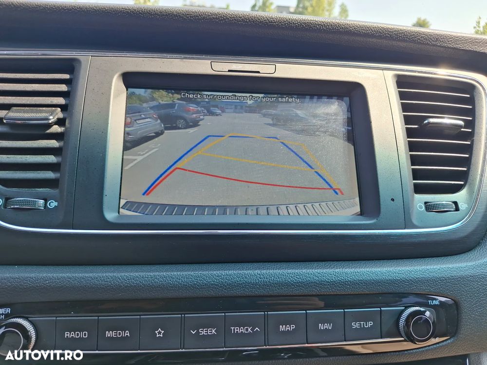 Kia Carnival - 25
