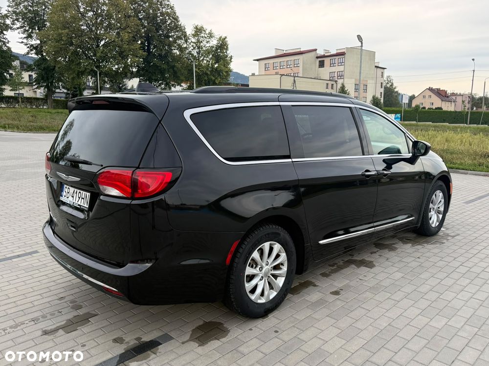 Chrysler Pacifica - 18