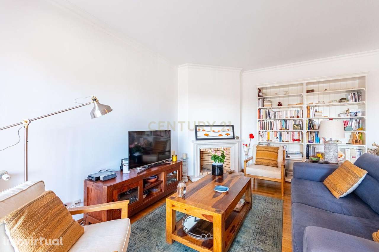 T3 no Bairro de Santa Teresinha – Junto aos Jardins da Parede - Grande imagem: 2/31