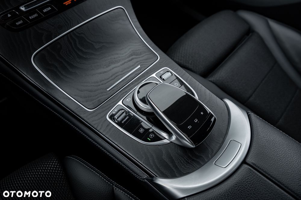 Mercedes-Benz GLC 250 d 4Matic 9G-TRONIC AMG Line - 35