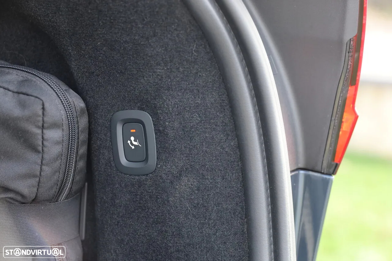 Volvo V90 2.0 B4 Momentum Plus Geartronic - 24