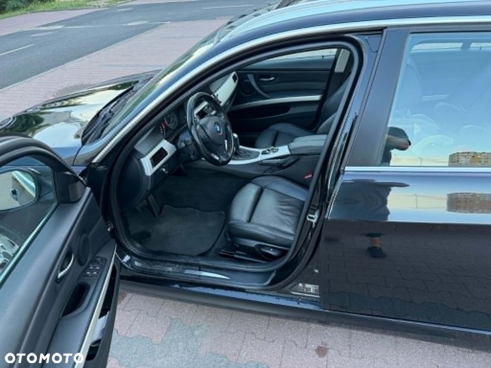 BMW Seria 3 325i xDrive - 16