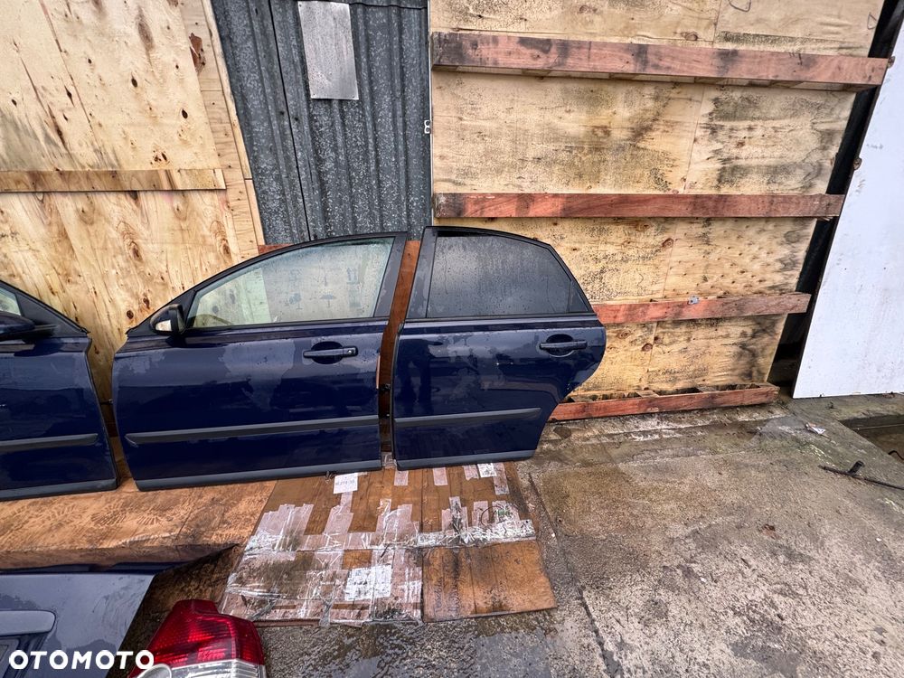 Volvo s40 v50 drzwi  v50 przednie tylne tył prawe lewe 613-46 niebieskie granatowe sedan klapa tył tylnia lampa tył prawą lewa belka tylnia zderzak tył tylni błotnik prawy lewy lampy przednie prawa lewa przód tył belka wzmocnienie czołowe pas przedni chłodnice maska zderzak przód przedni niebieski - 15