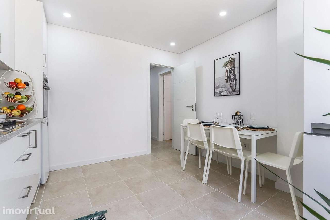 Apartamento T2 + T0 , próximo á Estação CP Cacém - Grande imagem: 2/17