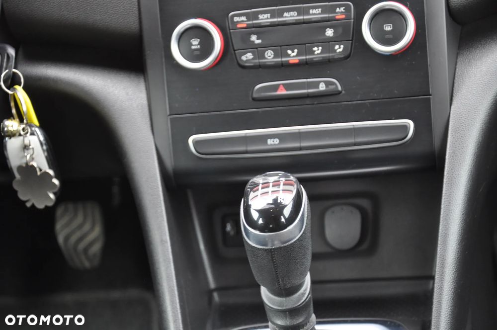 Renault Megane 1.6 SCe Life - 34