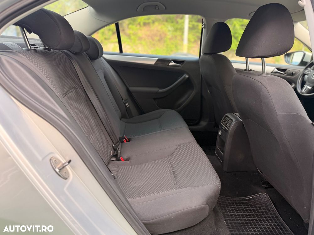Volkswagen Jetta 1.6 TDI Blue Motion Technology Life - 6