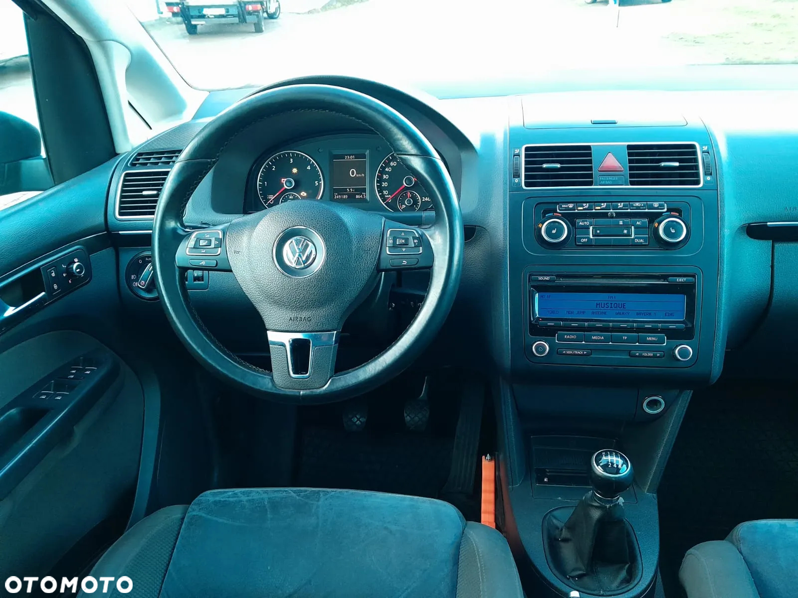 Volkswagen Touran - 8