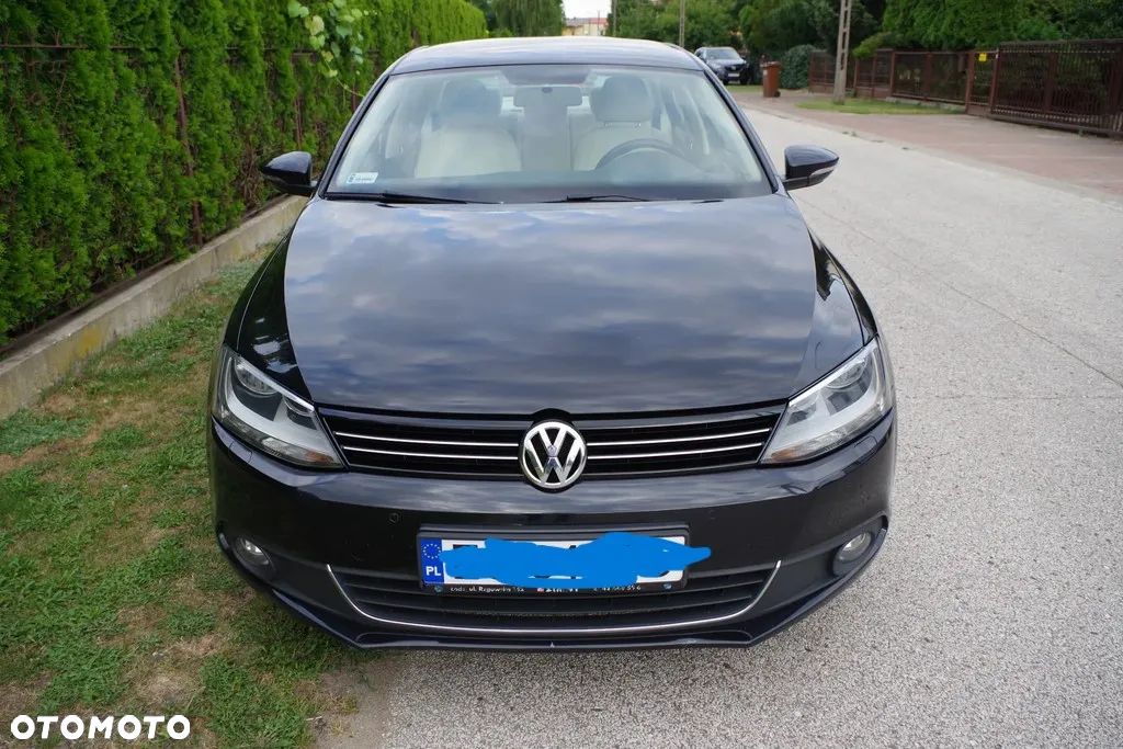Volkswagen Jetta - 1