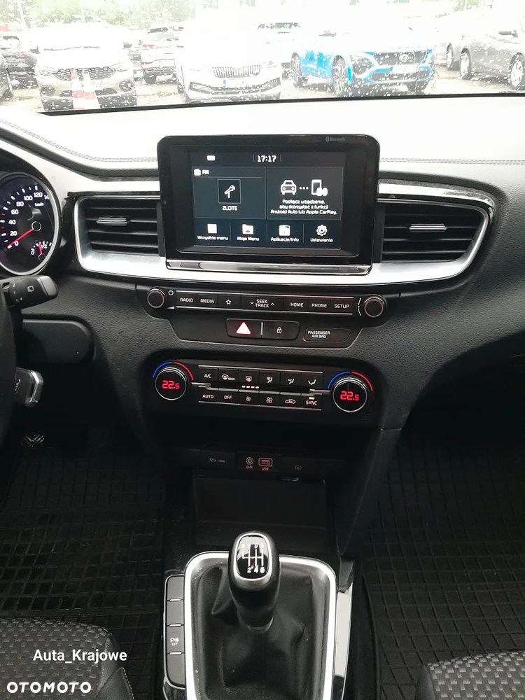 Kia Ceed 1.4 L - 12