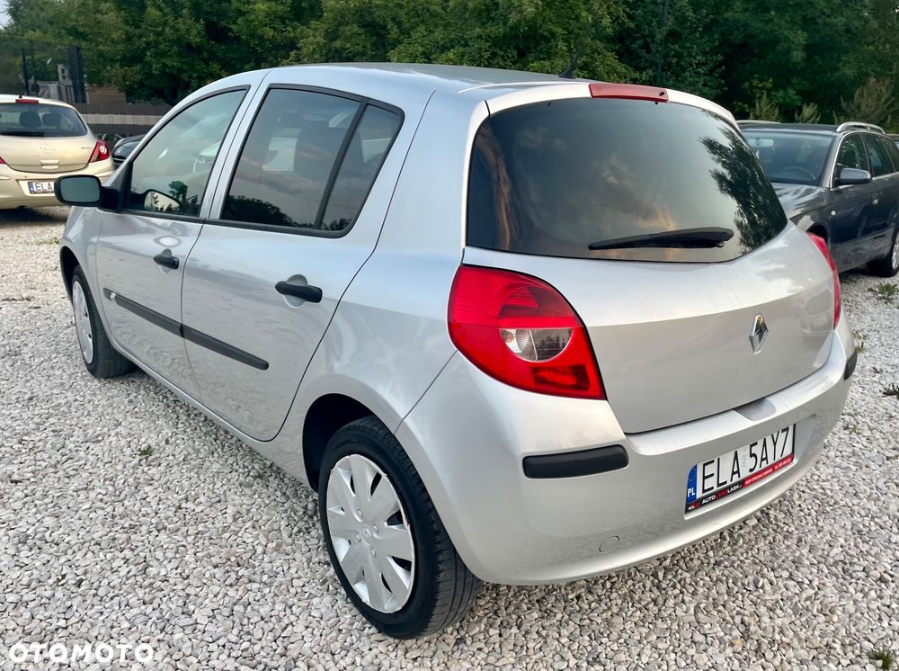 Renault Clio 1.2 16V Authentique - 16