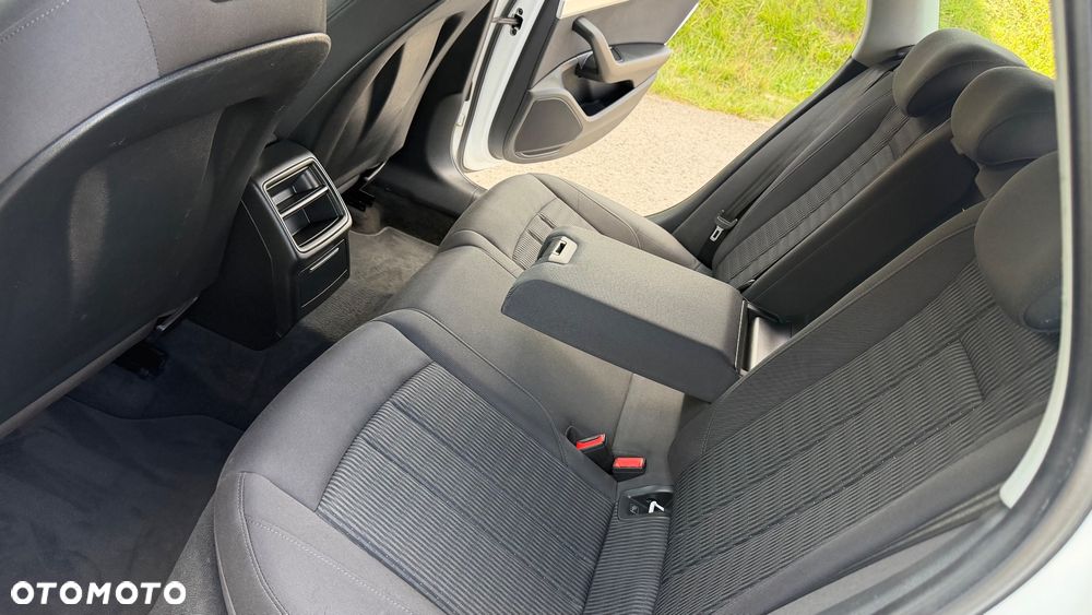 Audi A4 Avant 2.0 TDI S tronic - 32