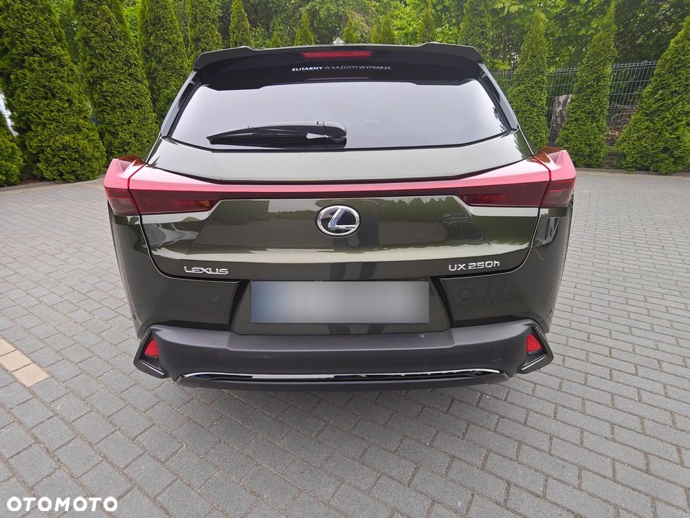 Lexus UX - 3