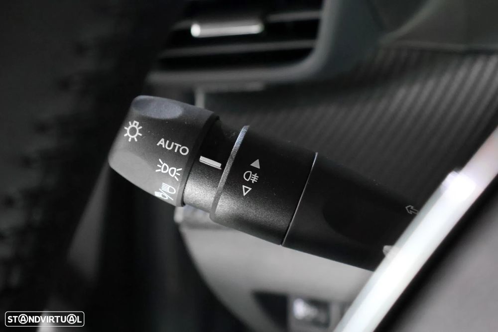 Peugeot 2008 1.2 PureTech Allure Pack - 32