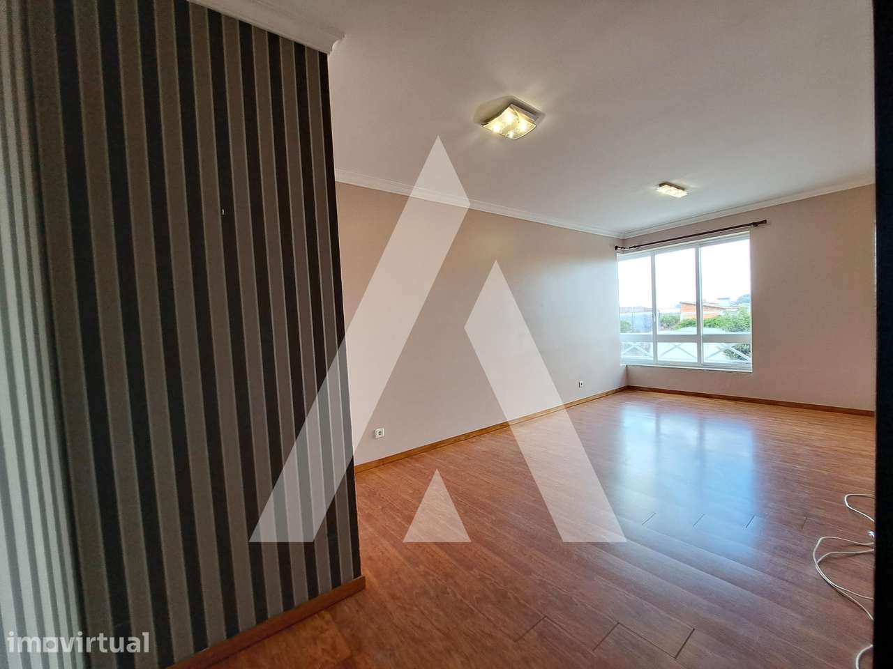 Apartamento T2 parcialmente remodelado no centro de Ílhavo - Grande imagem: 3/13