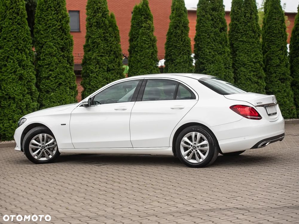 Mercedes-Benz Klasa C 300 e 4Matic 9G-TRONIC Edition Avantgarde - 4