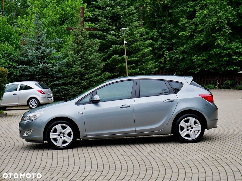 Opel Astra 1.4 Turbo Design Edition - 10