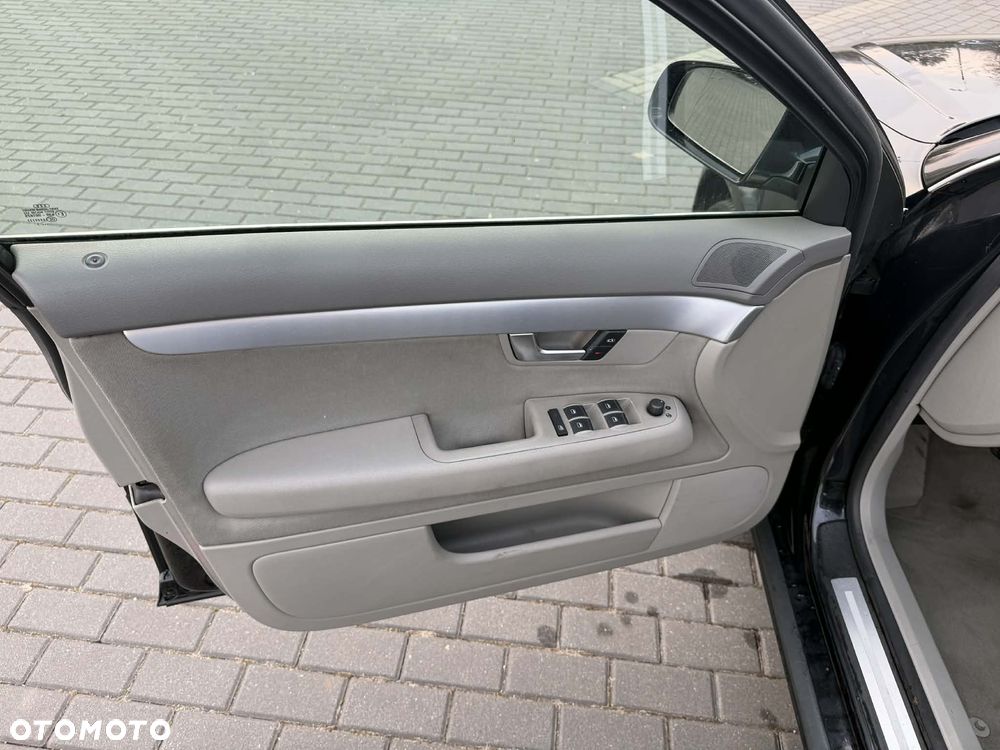 Audi A4 Limousine - 10