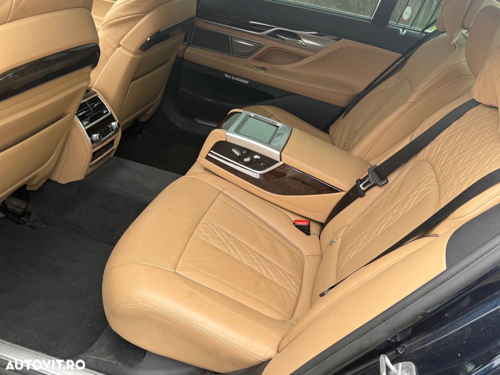 BMW Seria 7 740Le xDrive iPerformance - 12