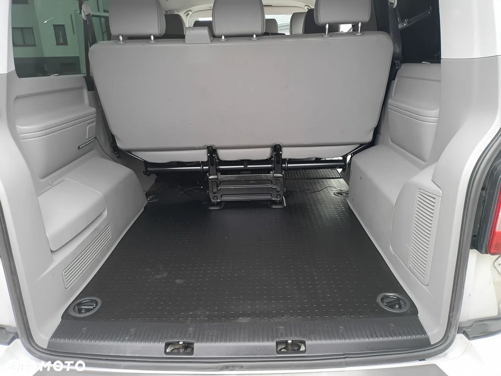 Volkswagen Caravelle - 13