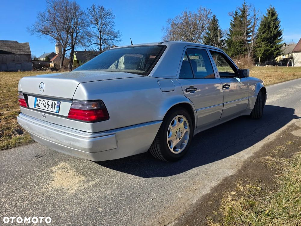 Mercedes-Benz W124 (1984-1993) - 11